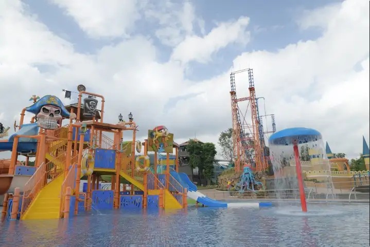 Silver Storm Water Theme Park & Snow Storm – Athirapilly – Kerala