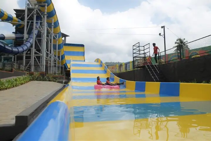 Silver Storm Water Theme Park & Snow Storm – Athirapilly – Kerala