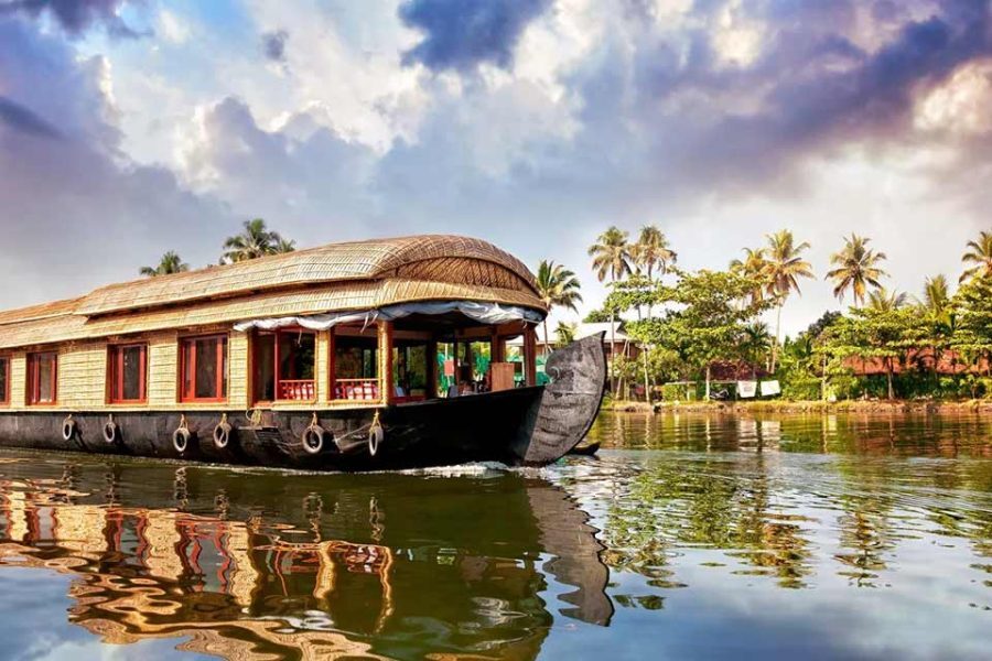 Kerala Getaway – Munnar & Alleppey a Budget-Friendly Package